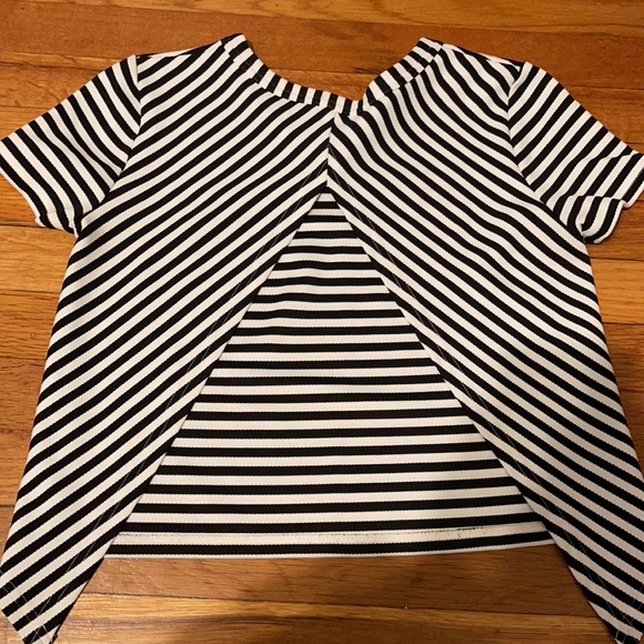 TOBI Black and White striped Top with open back - Picture 2 of 3